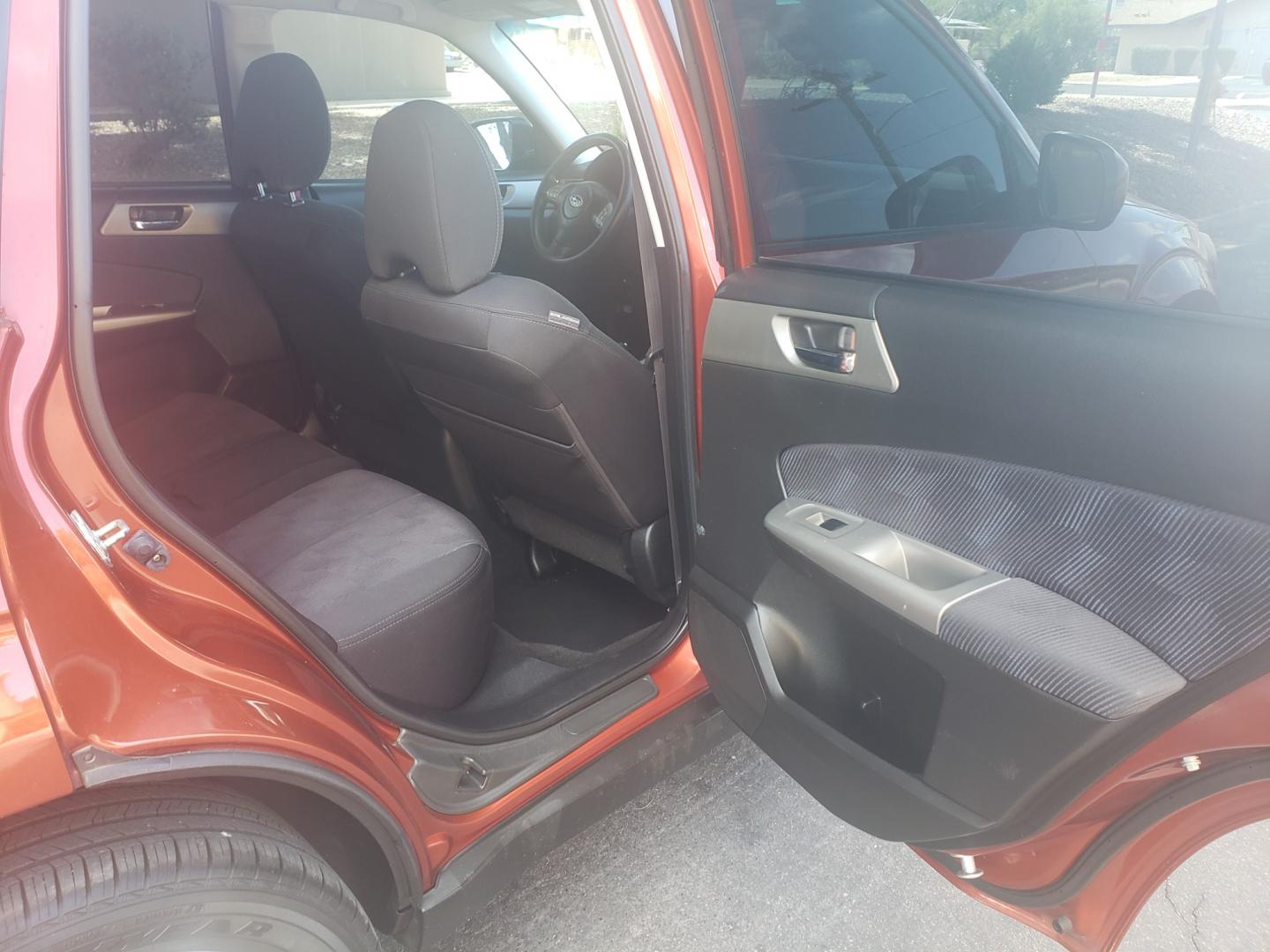 2010 /gray and black Subaru Forester 2.5X Premium (JF2SH6CC4AH) with an 2.5L L4 DOHC 16V engine, 4-Speed Automatic transmission, located at 323 E Dunlap Ave., Phoenix, AZ, 85020, (602) 331-9000, 33.567677, -112.069000 - 2010 Subaru Forester,...... EXCELLENT condition, A Real Must See!! No accidents, Power everything, Ice cold ac, Stereo/CD player, Satellite capable, phone sync, blue tooth, Sunroof, Clean Black and Gray interior with Black leather seats in near perfect condition, power windows, power door locks, Gor - Photo#14